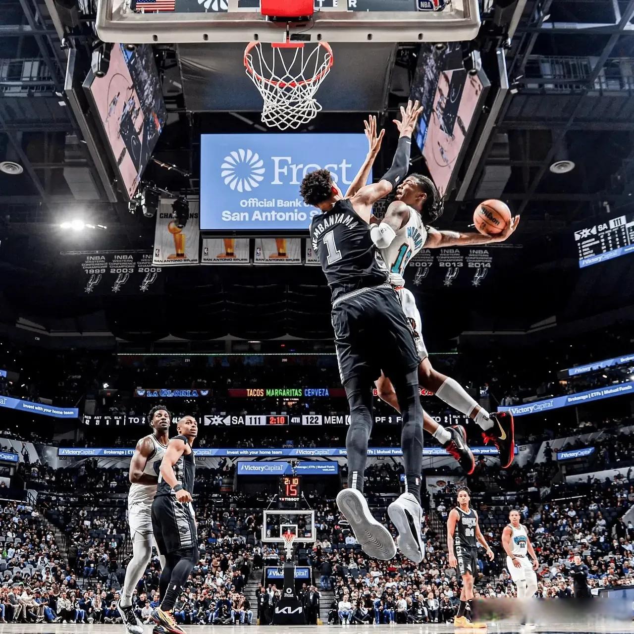 包含魔术逆转勇士，武切维奇点燃赛场的词条