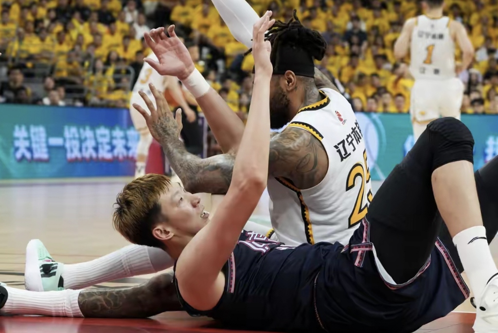 开云体育入口-太阳碾压广州队，周琦关键制胜的简单介绍