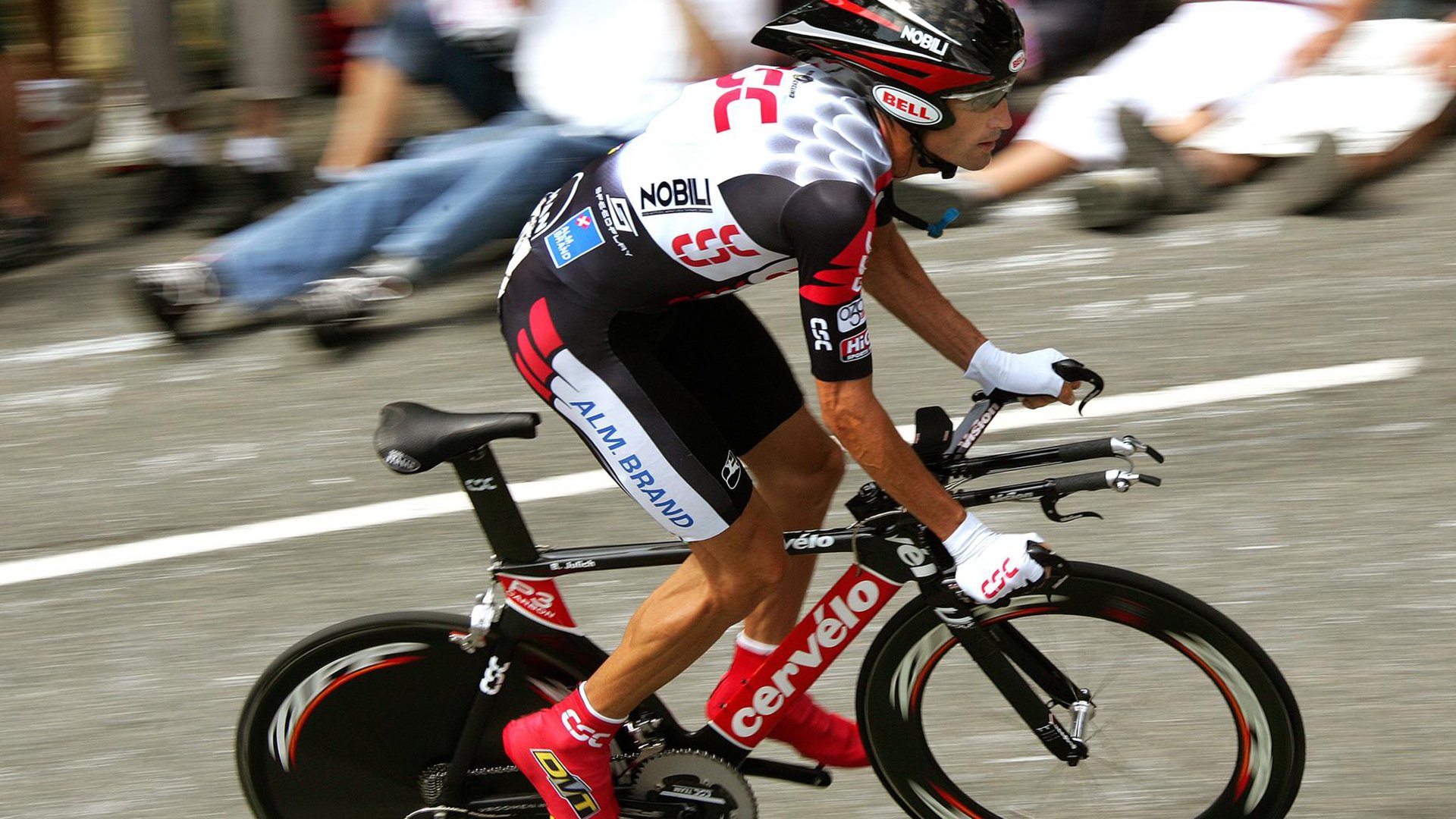 NBA季后赛之夜,劳塔罗高光表现,当篮球与足球的星光交汇